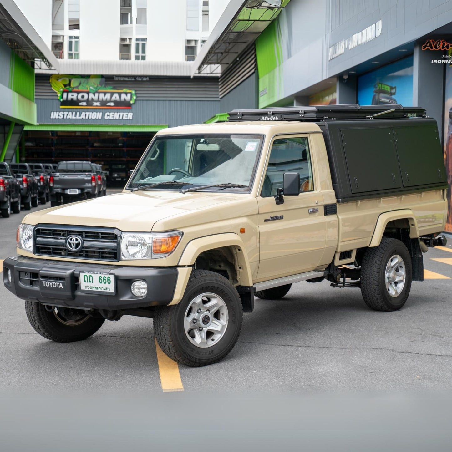 Hardtop Alu-Cab Explorer 3 Toyota Land Cruiser 79 1999+ sur Xperts4x4 Accessoires 4x4 Off-Road
