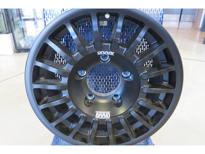 Jante Alu BRAID Winrace Noire 7x16 5x150 ET10 sur Xperts4x4 Accessoires 4x4 Off-Road