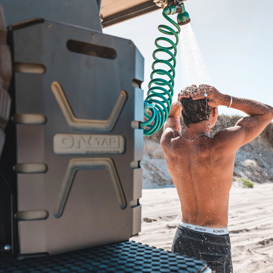 Support Jerry Can 22L Verrouillable Noir - ONTAP sur Xperts4x4 Accessoires 4x4 Off-Road