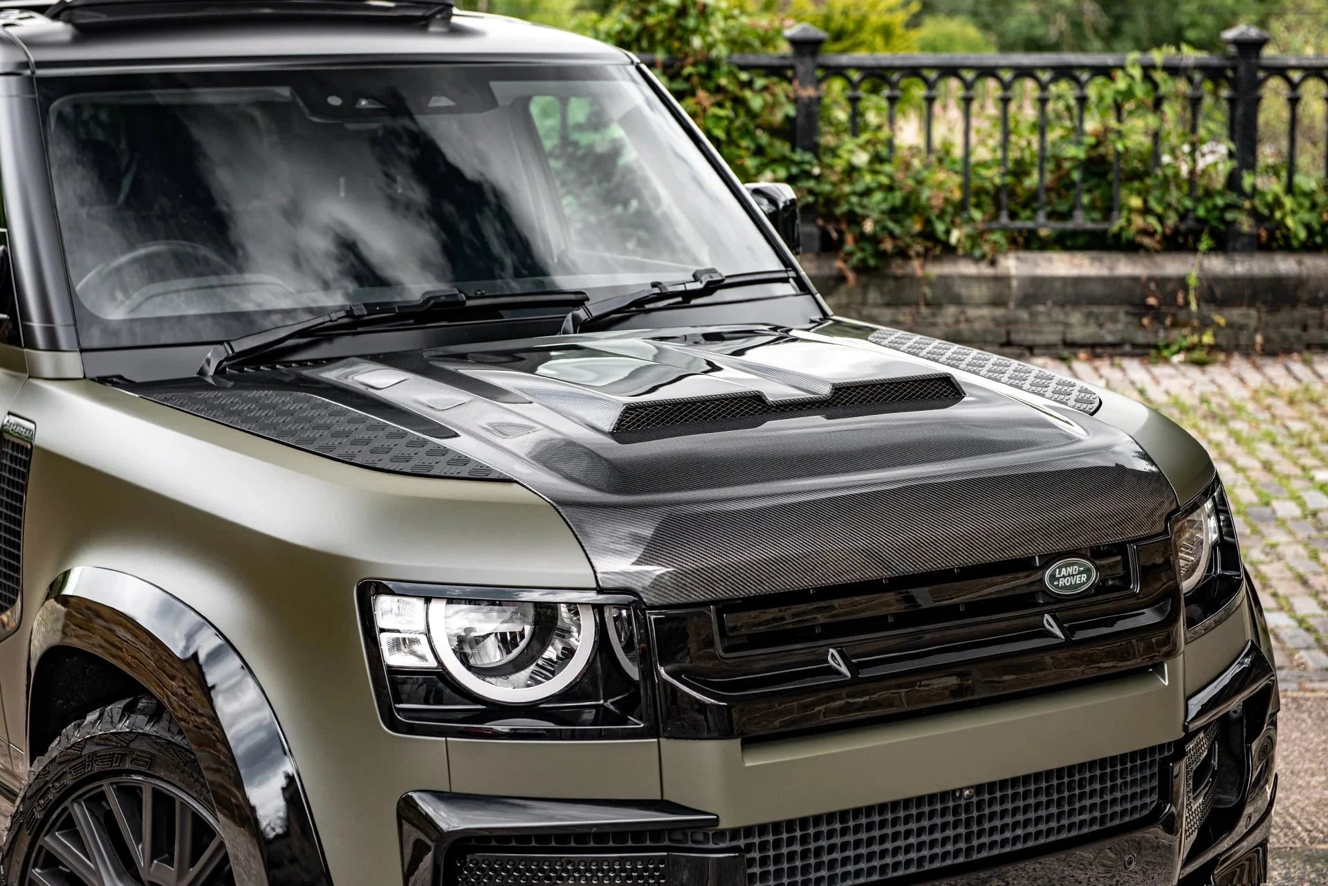 Capot Carbone Ventrilé KAHN Luxe - Defender 90/110/130 (2020+) sur Xperts4x4 Accessoires 4x4 Off-Road