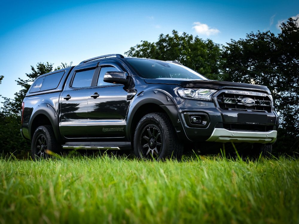 Kit de calandre LED LAZER LAMPS pour Ford Ranger 2019-2022, grille avec éclairage LED intégré visible sur l'image.