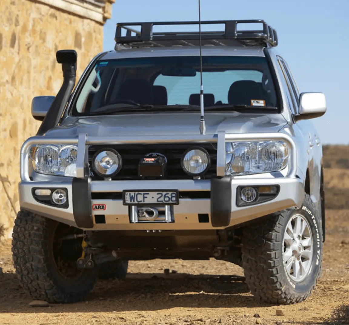 Pare-choc Avant ARB pour Land Cruiser 200 Series 2007 a 2015 | Deluxe Bullbar sur Xperts4x4 Accessoires 4x4 Off-Road