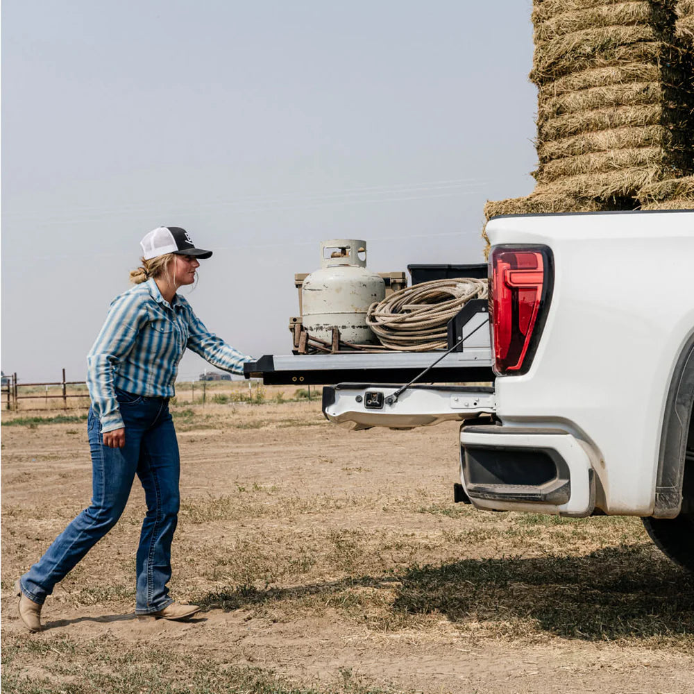 Plateau Coulissant DECKED CargoGlide 1000 - 1850x1240mm sur Xperts4x4 Accessoires 4x4 Off-Road