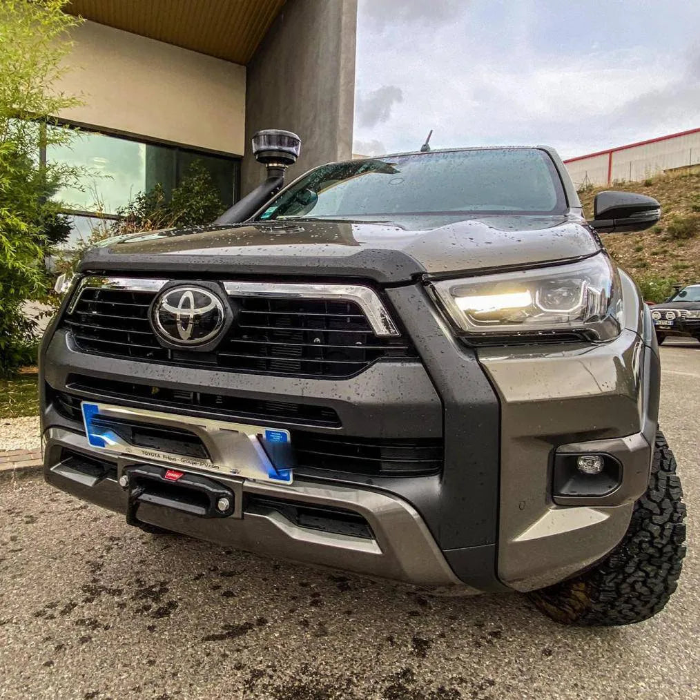 Platine de Treuil Toyota Hilux 2021 a Present sur Pare-choc d'Origine sur Xperts4x4 Accessoires 4x4 Off-Road