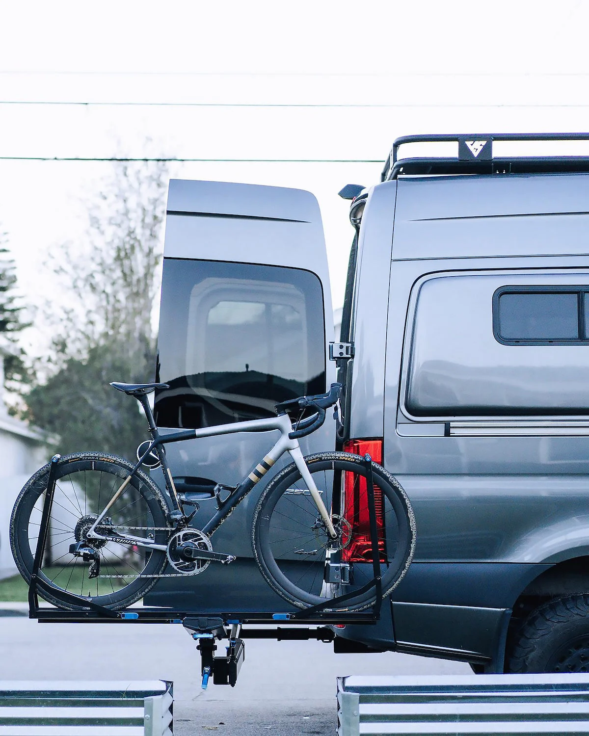 Porte vélo sur attelage After Party ROCKY MOUNTS sur Xperts4x4 Accessoires 4x4 Off-Road