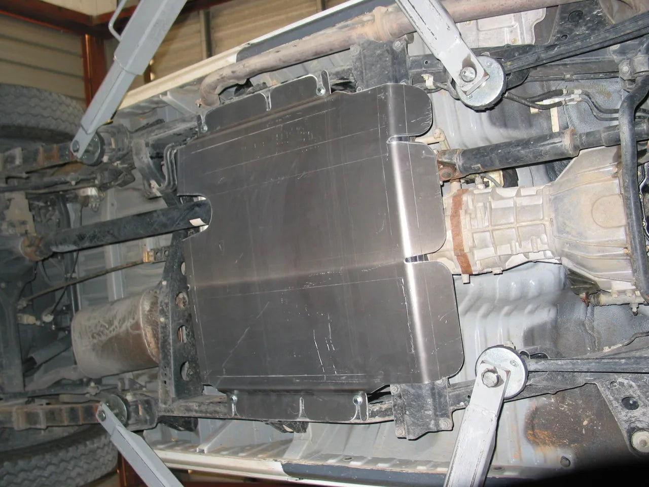 Blindage Boite Transfert et Réservoir - Alu 8mm - Toyota Land Cruiser 76/78/79 sur Xperts4x4 Accessoires 4x4 Off-Road