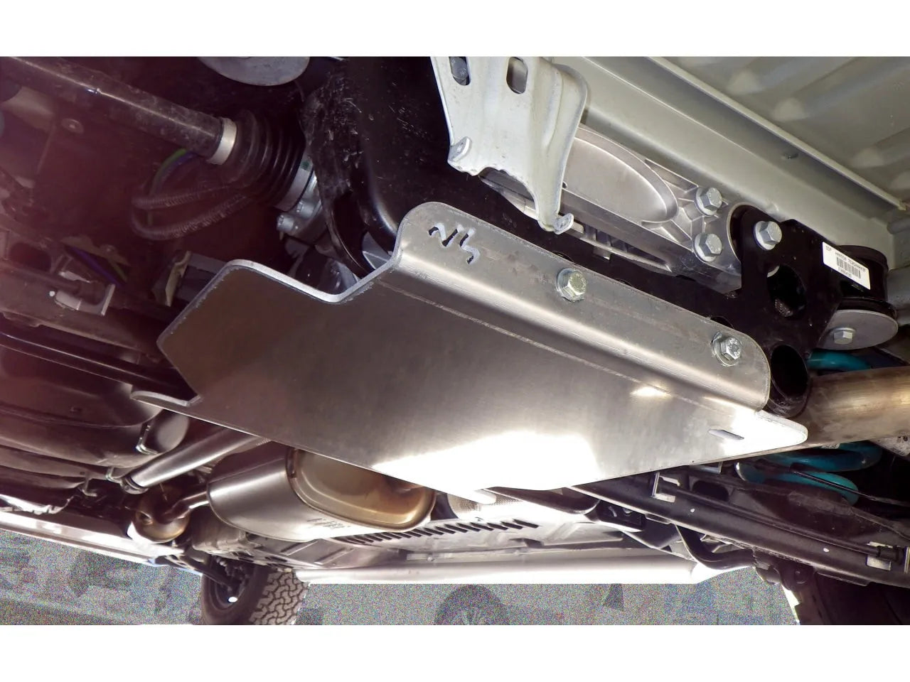 Blindage Pont Arrière 6mm Aluminium - Volkswagen Transporter T5/T6 - N4 Offroad sur Xperts4x4 Accessoires 4x4 Off-Road