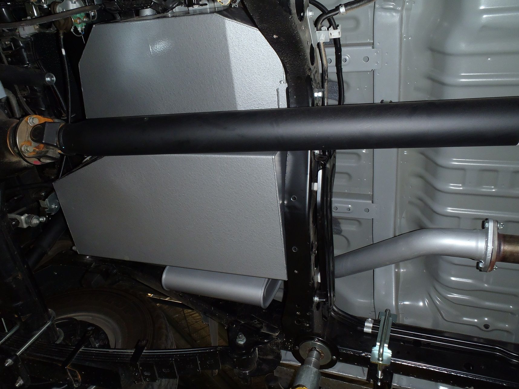 Reservoir Auxiliaire 90L LRA | Toyota Land Cruiser 78/79 Double Cab sur Xperts4x4 Accessoires 4x4 Off-Road