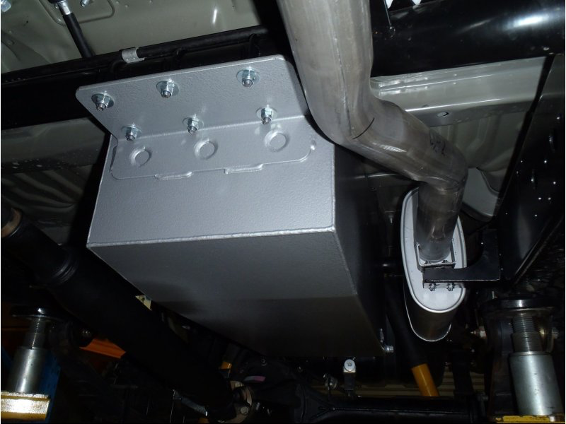 Réservoir supplémentaire LRA 85L Toyota Land Cruiser VDJ76 2007 - 2012 sur Xperts4x4 Accessoires 4x4 Off-Road