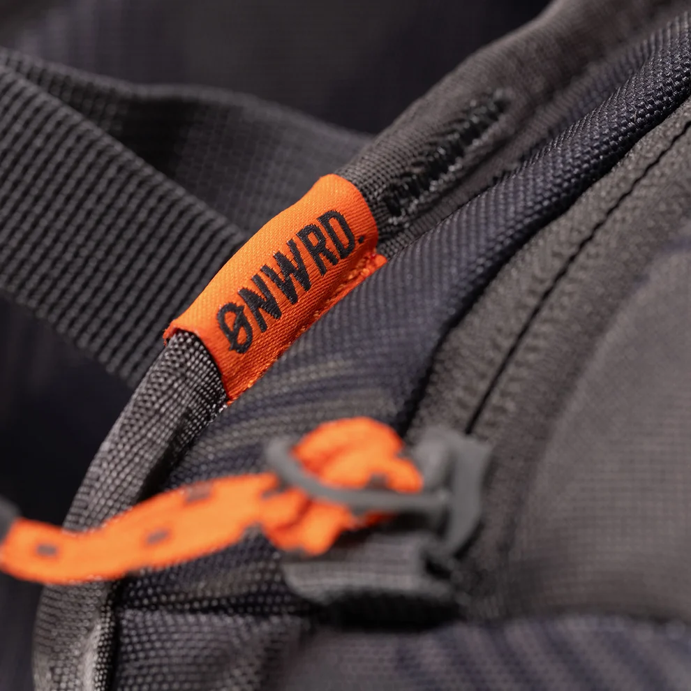 Organiseur d'Appuie-Tête ONWRD Daily Driver sur Xperts4x4 Accessoires 4x4 Off-Road