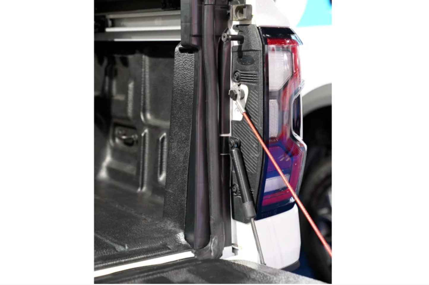 Joint Anti-Poussière Ridelle AEROKLAS | Ranger/Raptor & Amarok 2023+ sur Xperts4x4 Accessoires 4x4 Off-Road