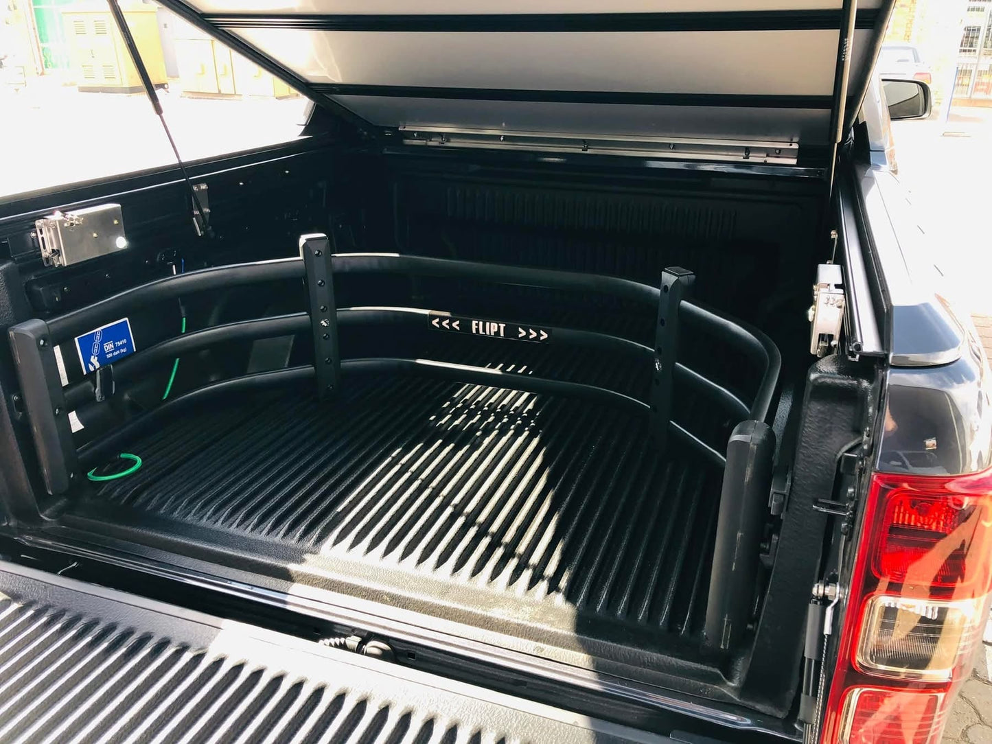 Organiseur de Benne FLIPT 4x4 - Compatibilite Pickup sur Xperts4x4 Accessoires 4x4 Off-Road