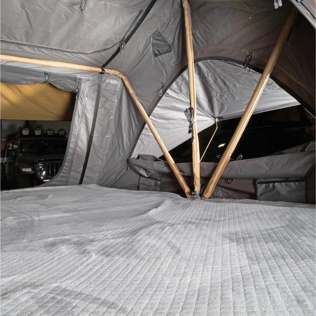 Tente de toit Souple SNUG OURAL 160 (163 x 240 x 126 cm) sur Xperts4x4 Accessoires 4x4 Off-Road