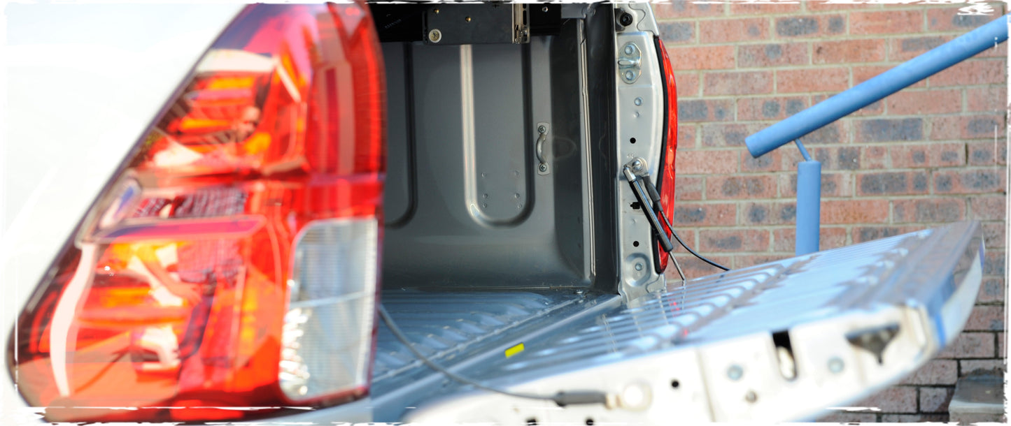 Kit Amortisseur Hayon EZDown Toyota Hilux Revo/Invincible sur Xperts4x4 Accessoires 4x4 Off-Road